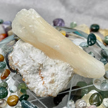 Load image into Gallery viewer, Apophyllite, Stilbite, Heulandite Raw Clusters