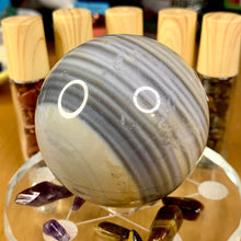 Load image into Gallery viewer, Banded Winter Agate Spheres