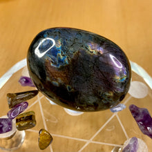Load image into Gallery viewer, Labradorite Palms
