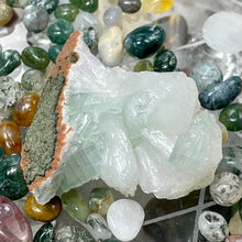 Load image into Gallery viewer, Apophyllite, Stilbite, Heulandite Raw Clusters