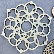 Load image into Gallery viewer, Wood Crystal Grid Plate