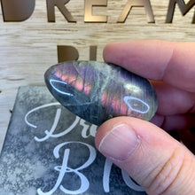 Load image into Gallery viewer, Labradorite Purple Flash Palm Stones