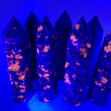 Load image into Gallery viewer, Yooperlite Points(AKA Sodalite-Syenite)
