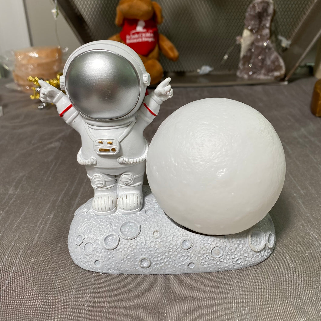 Astronaut Sphere Holder